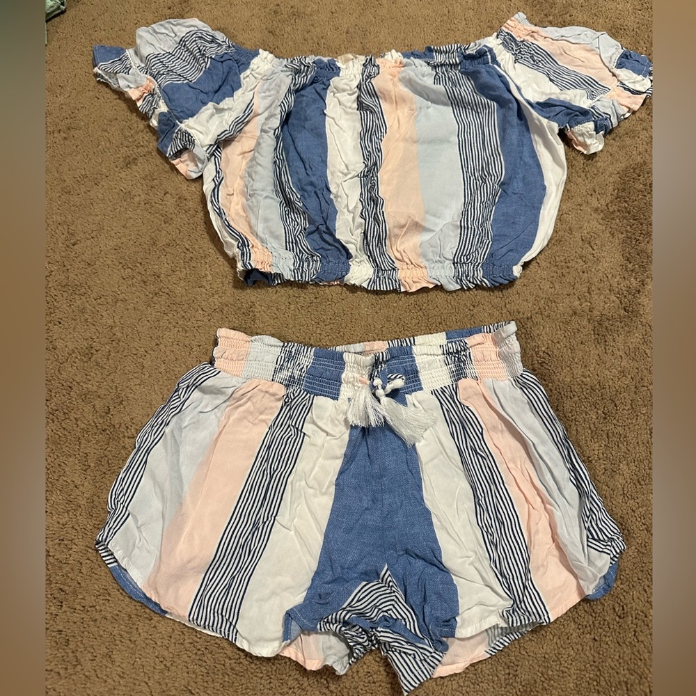 Cute summery crop top and shorts